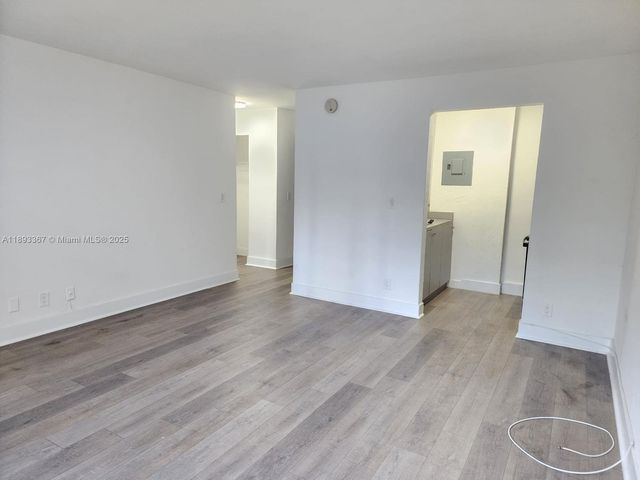 143 SW 9th St 206, Miami, FL 33130