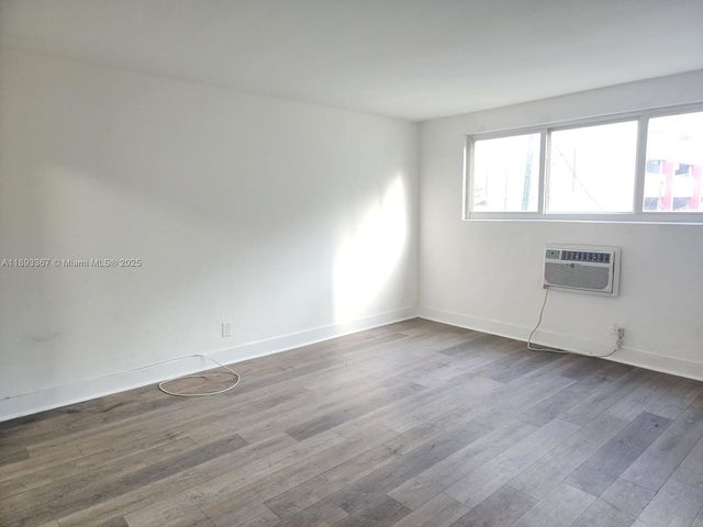 143 SW 9th St 206, Miami, FL 33130