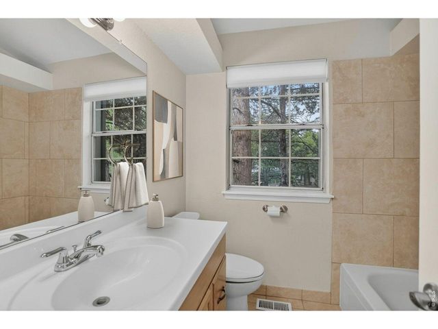 1939 Newland Ct, Lakewood, CO 80214