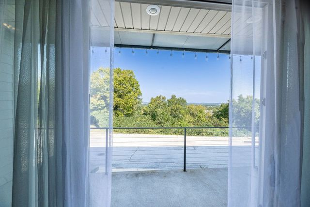 307 E Noble Lane, Fayetteville, AR 72703