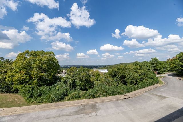 307 E Noble Lane, Fayetteville, AR 72703