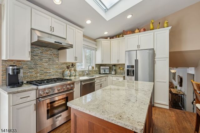 6 Knollwood Dr, Livingston Twp., NJ 07039