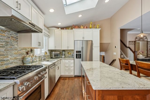 6 Knollwood Dr, Livingston Twp., NJ 07039