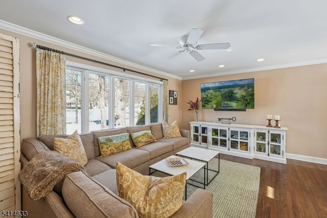 6 Knollwood Dr, Livingston Twp., NJ 07039