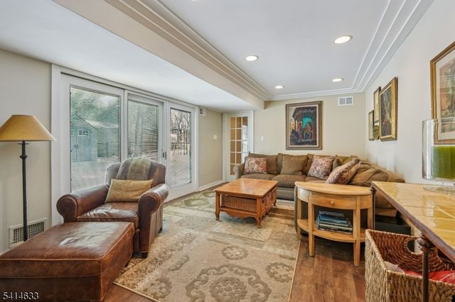 6 Knollwood Dr, Livingston Twp., NJ 07039