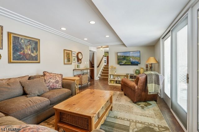 6 Knollwood Dr, Livingston Twp., NJ 07039