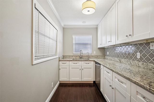 1545 W RIVER LANE, Tampa, FL 33603