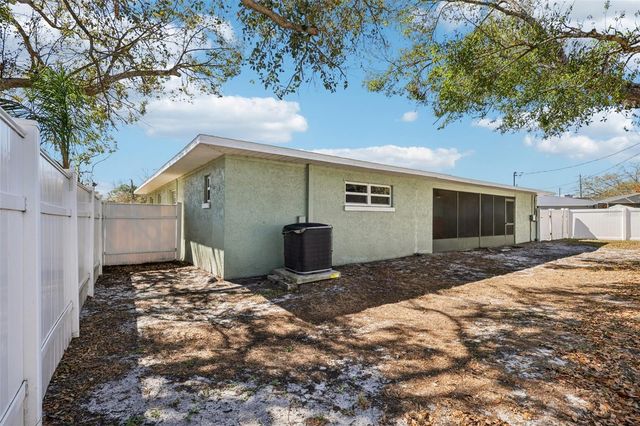 1545 W RIVER LANE, Tampa, FL 33603