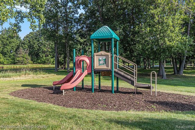 631 Grafton Lane, Howell, MI 48855