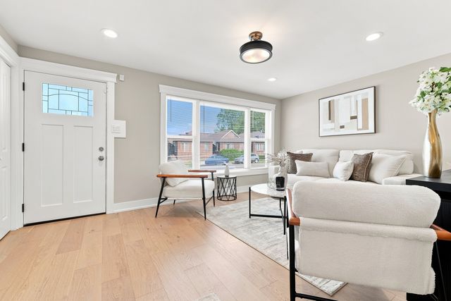 9314 S Colfax Avenue, Chicago, IL 60617