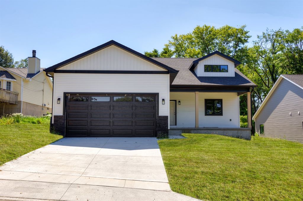 1421 Pioneer Road, Des Moines, IA 50320