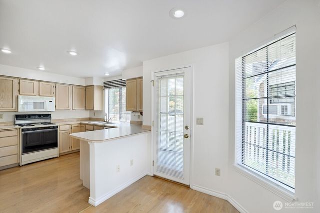 10063 Wallingford Avenue N, Seattle, WA 98133