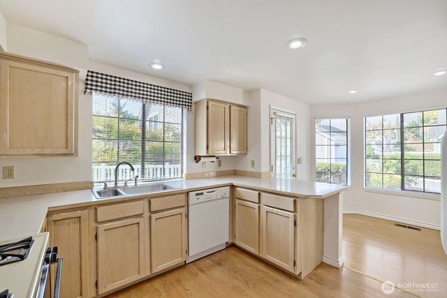 10063 Wallingford Avenue N, Seattle, WA 98133