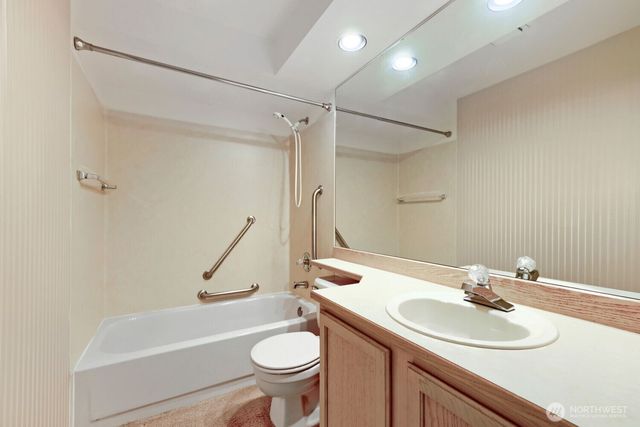 10063 Wallingford Avenue N, Seattle, WA 98133