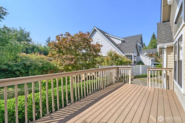 10063 Wallingford Avenue N, Seattle, WA 98133