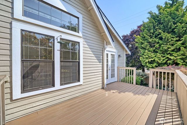 10063 Wallingford Avenue N, Seattle, WA 98133