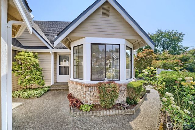 10063 Wallingford Avenue N, Seattle, WA 98133