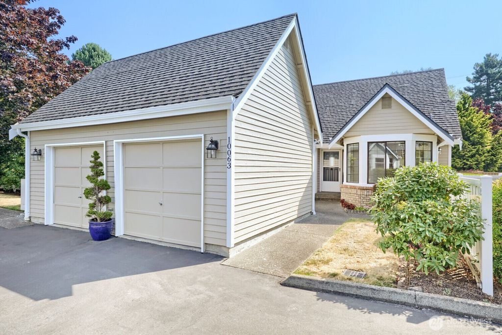 10063 Wallingford Avenue N, Seattle, WA 98133