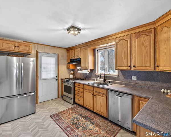 111 Whipple Avenue, Norwich, CT 06360