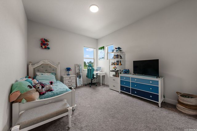 601 LEGEND PARK DR, Castroville, TX 78009
