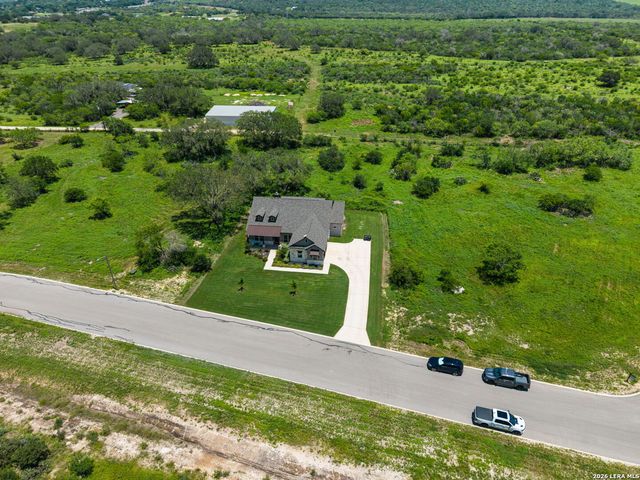601 LEGEND PARK DR, Castroville, TX 78009