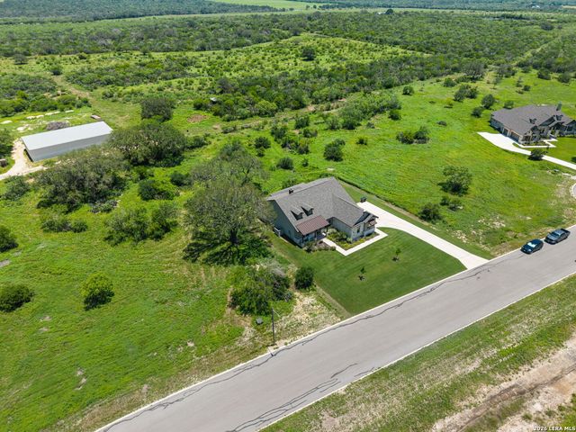 601 LEGEND PARK DR, Castroville, TX 78009