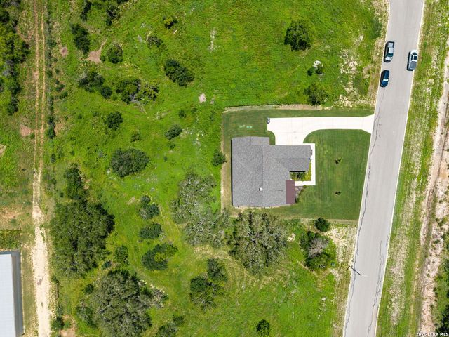601 LEGEND PARK DR, Castroville, TX 78009