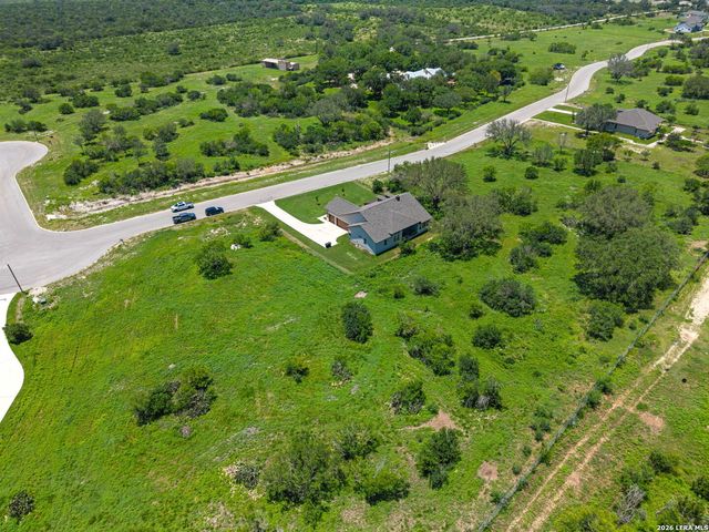 601 LEGEND PARK DR, Castroville, TX 78009