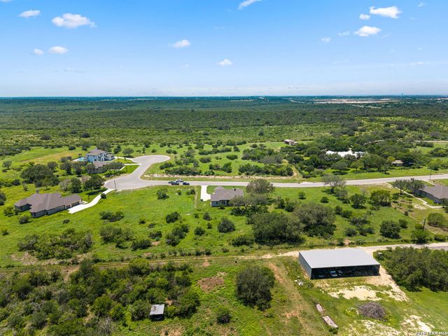 601 LEGEND PARK DR, Castroville, TX 78009