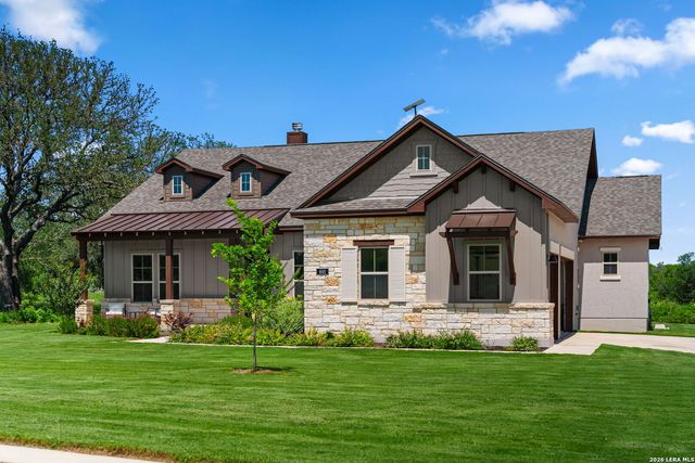 601 LEGEND PARK DR, Castroville, TX 78009