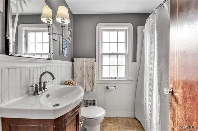 23 Pine Ridge Terrace, Cheektowaga, NY 14225