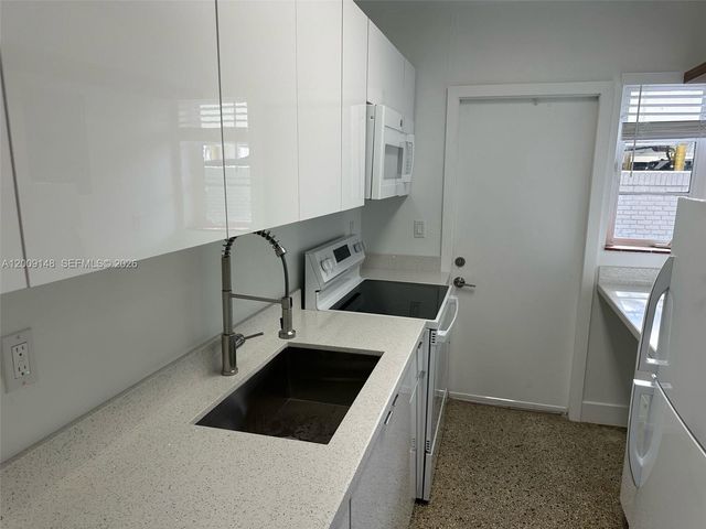 417 SE 14th Ct 2, Fort Lauderdale, FL 33316