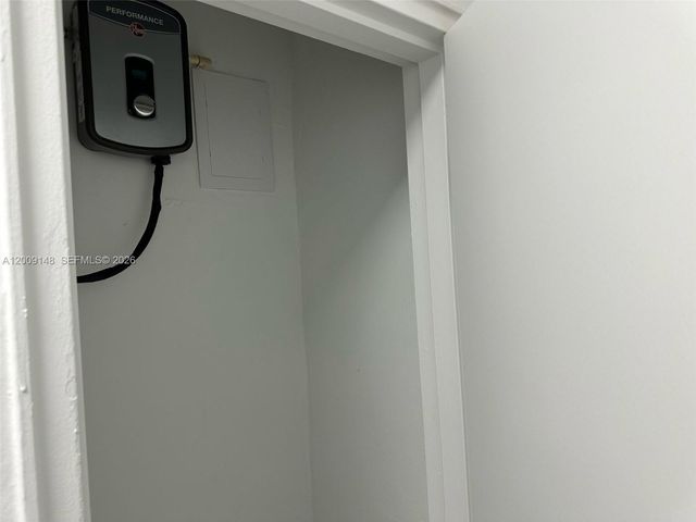 417 SE 14th Ct 2, Fort Lauderdale, FL 33316