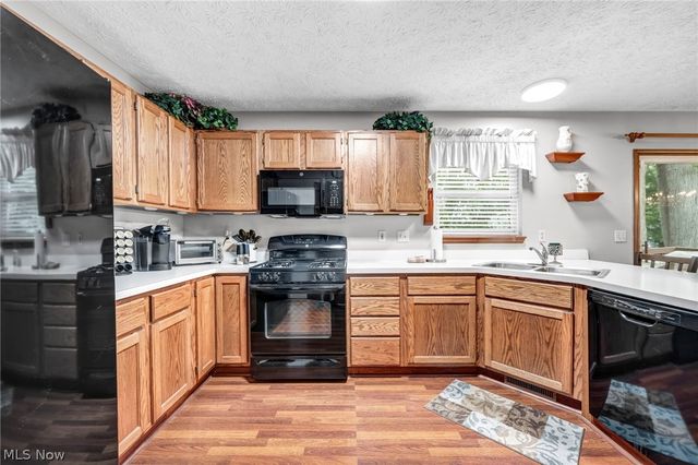 6472 Monroe Lane, North Ridgeville, OH 44039