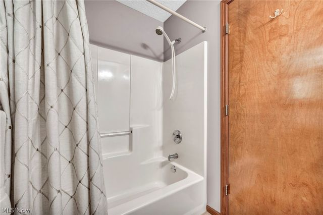 6472 Monroe Lane, North Ridgeville, OH 44039