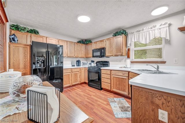 6472 Monroe Lane, North Ridgeville, OH 44039