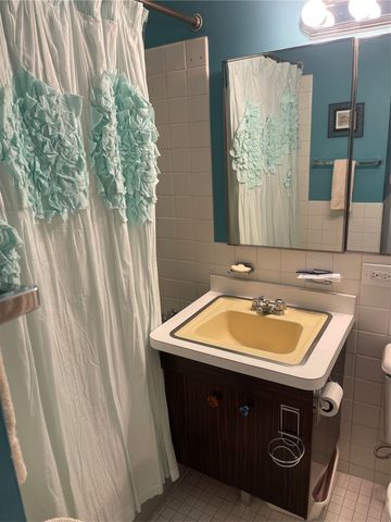 4250 N MARINE Drive 905, Chicago, IL 60613