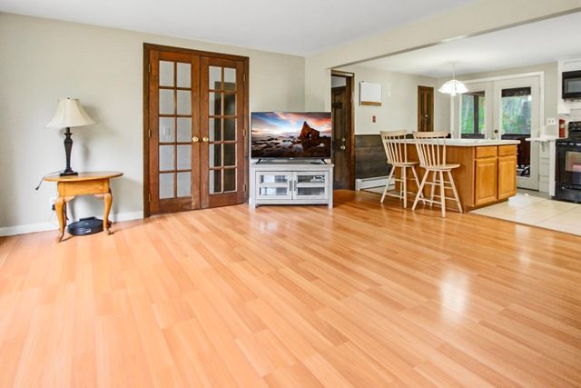 15 Lincoln Street, Pelham, NH 03076