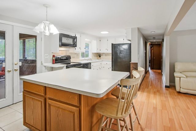 15 Lincoln Street, Pelham, NH 03076