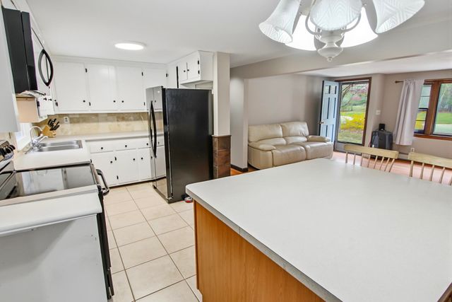 15 Lincoln Street, Pelham, NH 03076