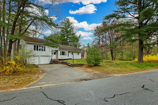 15 Lincoln Street, Pelham, NH 03076