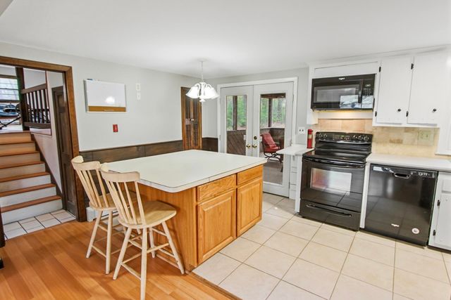 15 Lincoln Street, Pelham, NH 03076