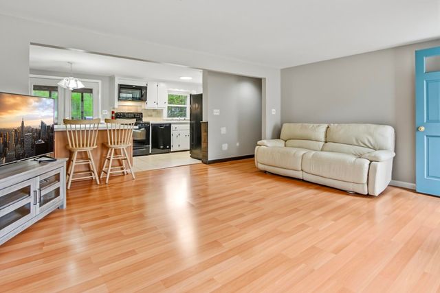 15 Lincoln Street, Pelham, NH 03076