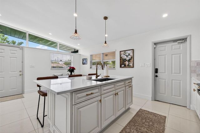 4905 N MENDENHALL DRIVE, Tampa, FL 33603