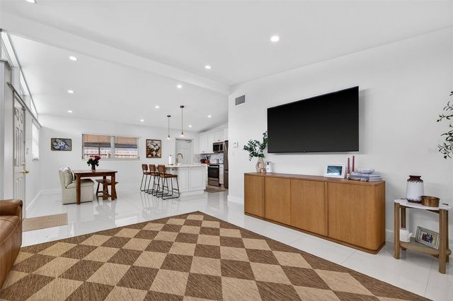 4905 N MENDENHALL DRIVE, Tampa, FL 33603