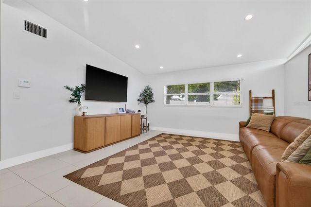 4905 N MENDENHALL DRIVE, Tampa, FL 33603