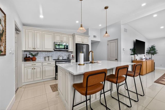 4905 N MENDENHALL DRIVE, Tampa, FL 33603