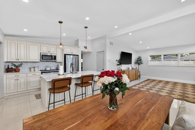 4905 N MENDENHALL DRIVE, Tampa, FL 33603