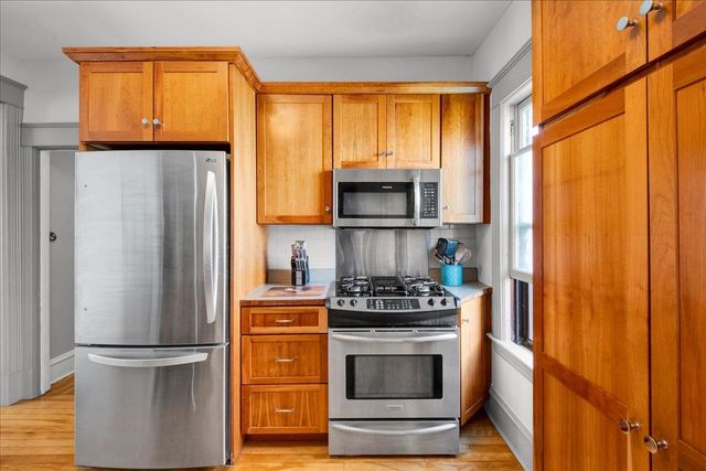 16 Isham Street, Burlington, VT 05401