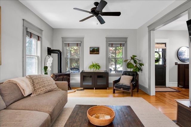 16 Isham Street, Burlington, VT 05401